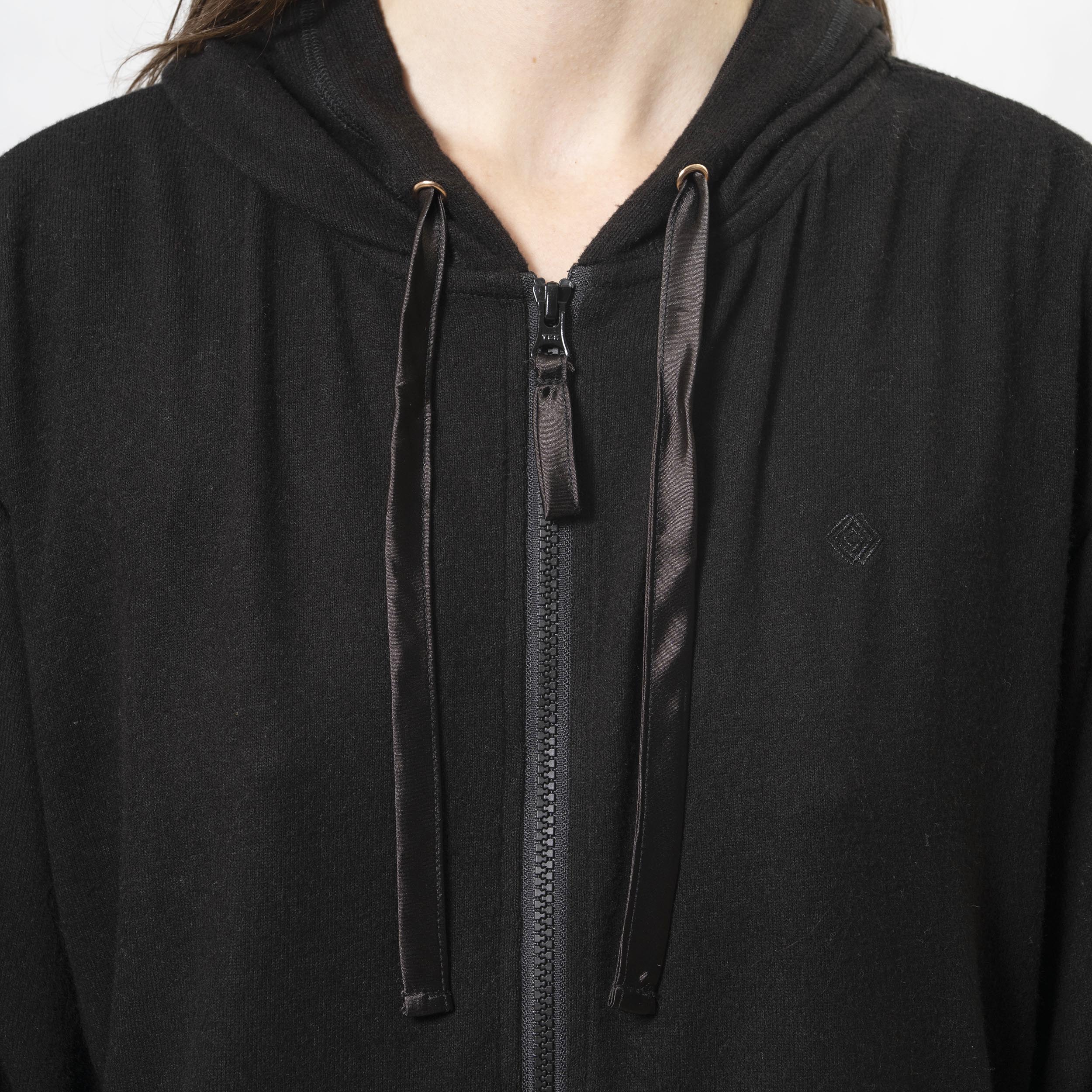 isotoner-sweat-shirt-capuche-femme-noir-viscose-ecovero image 2