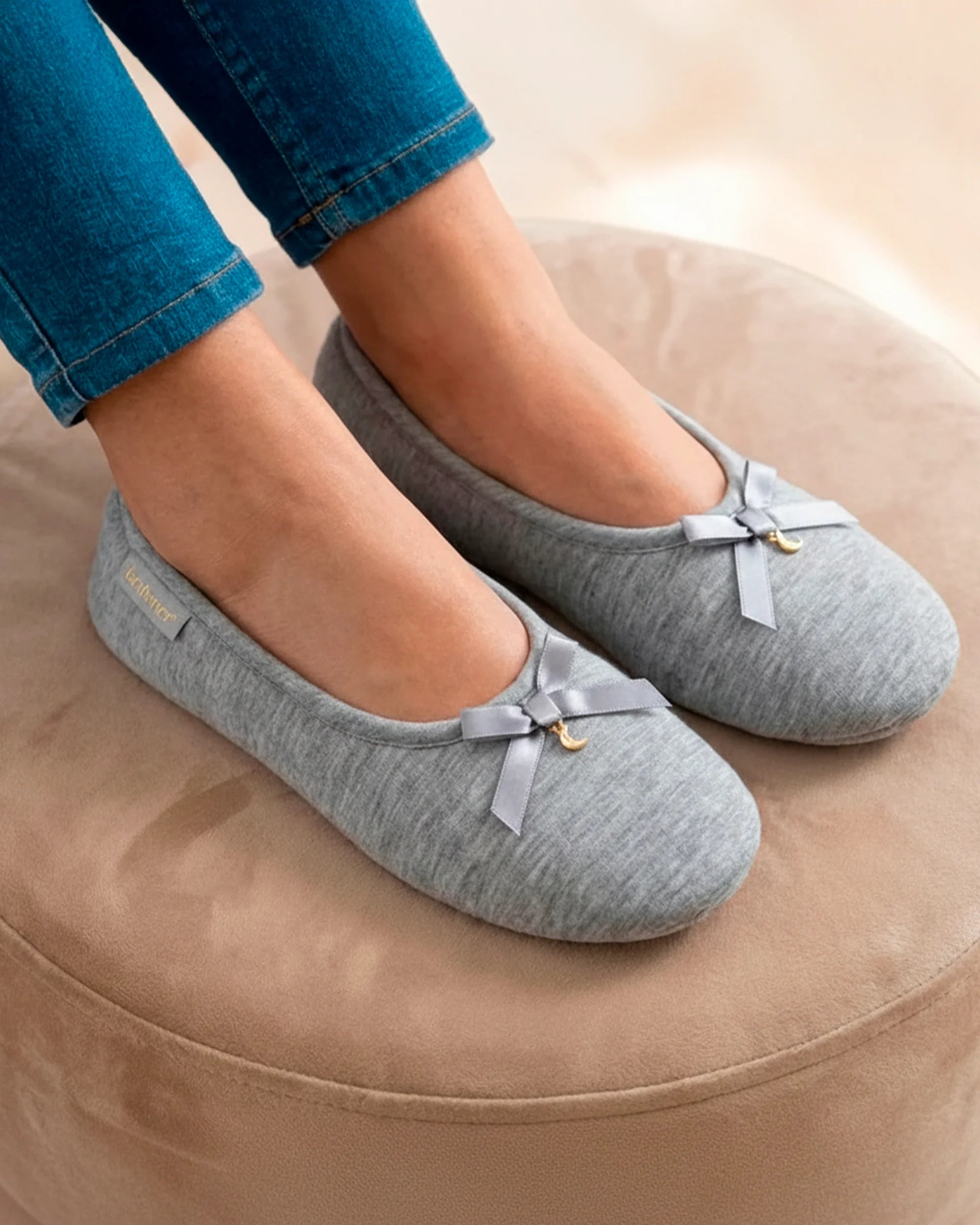 isotoner-chaussons-ballerines-femme-gris-n-ud-satin image 2