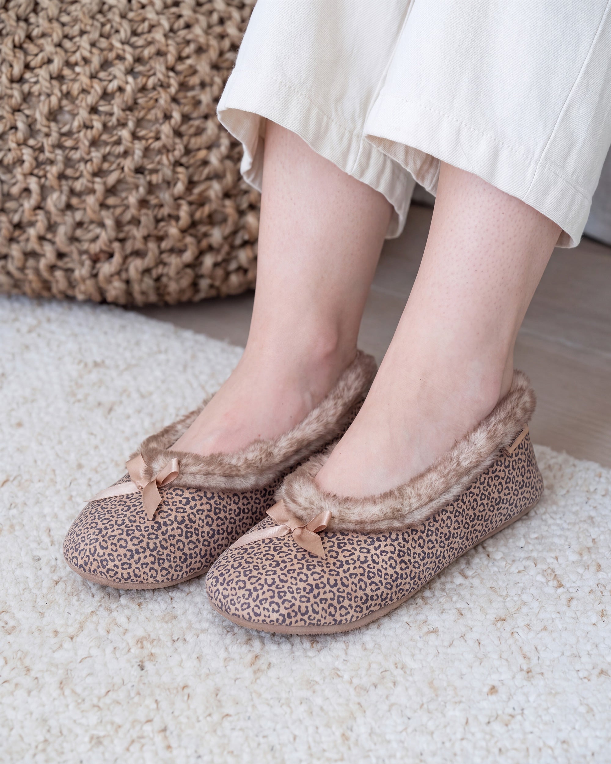 isotoner-chaussons-ballerines-femme-l-opard-m-moire-de-forme image 2