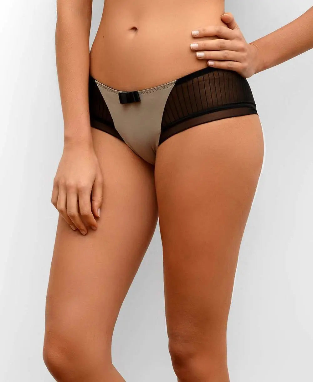 cache-c-ur-gar-onne-shorty-de-grossesse-beige image 2