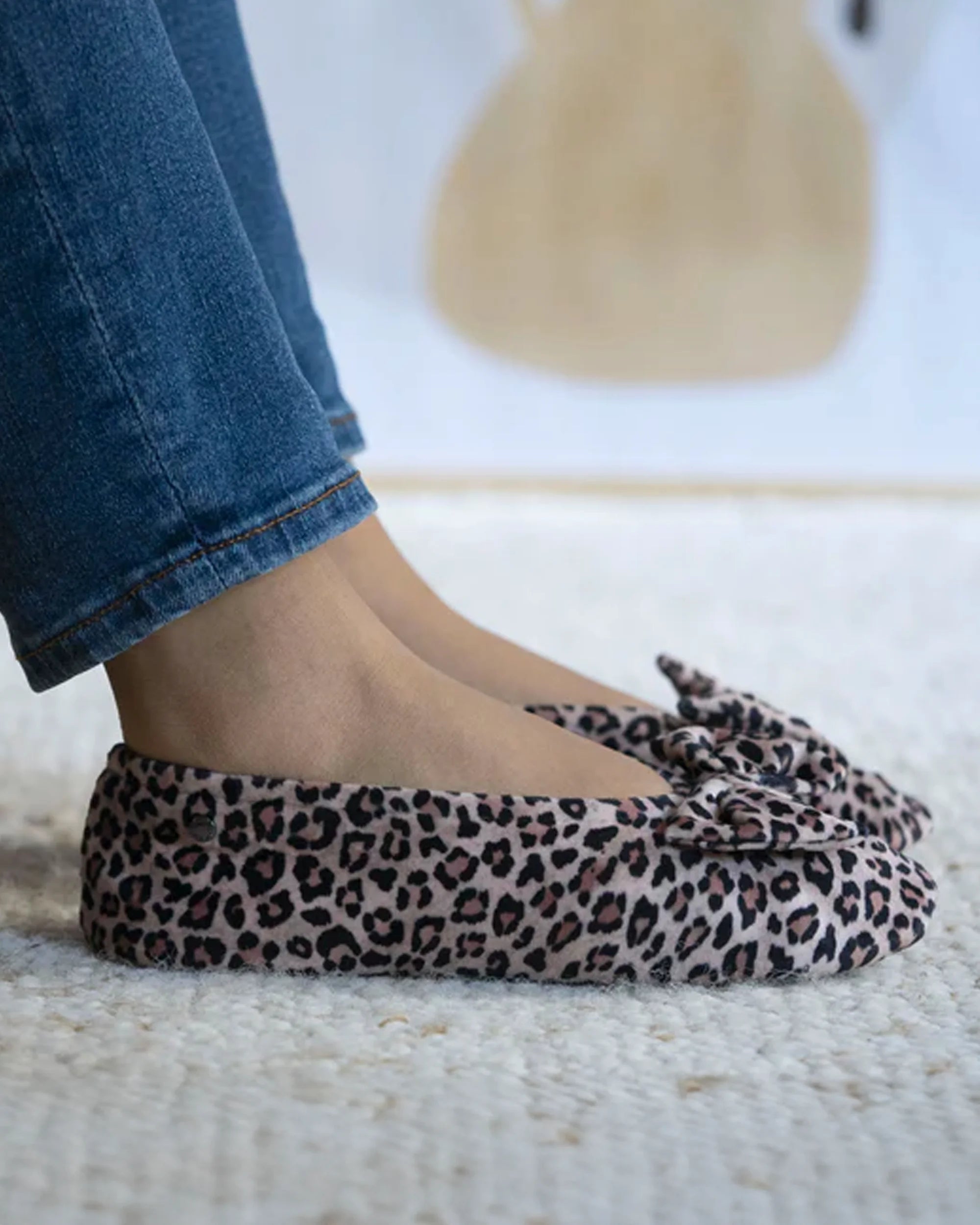 isotoner-chaussons-ballerines-femme-grand-n-ud-panth-re image 2