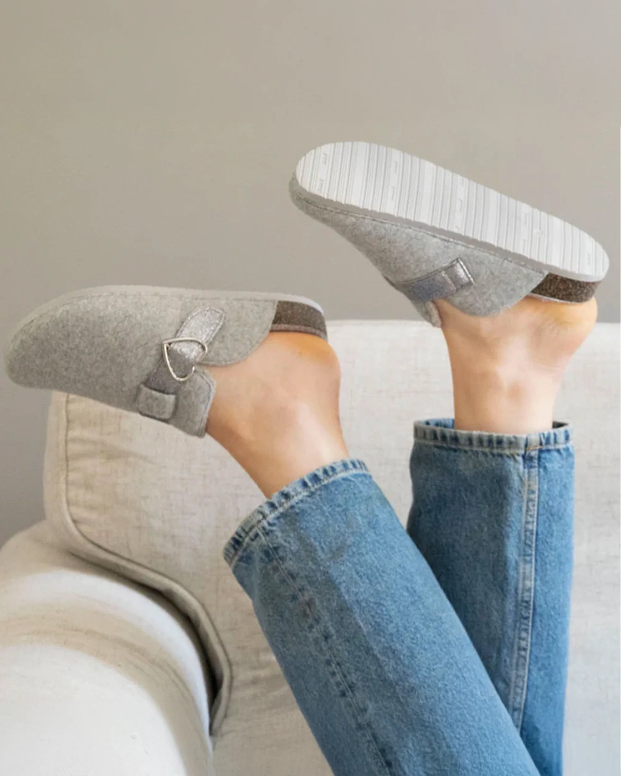 isotoner-chaussons-sabots-femme-gris-chin-paillettes image 2
