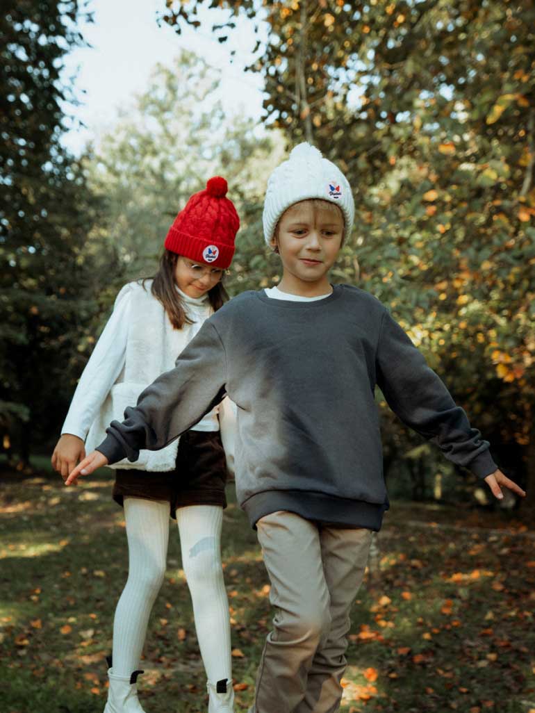 pipolaki-bonnet-alpina-enfant-pompon-maille-torsad-e-doubl-e-polaire image 7