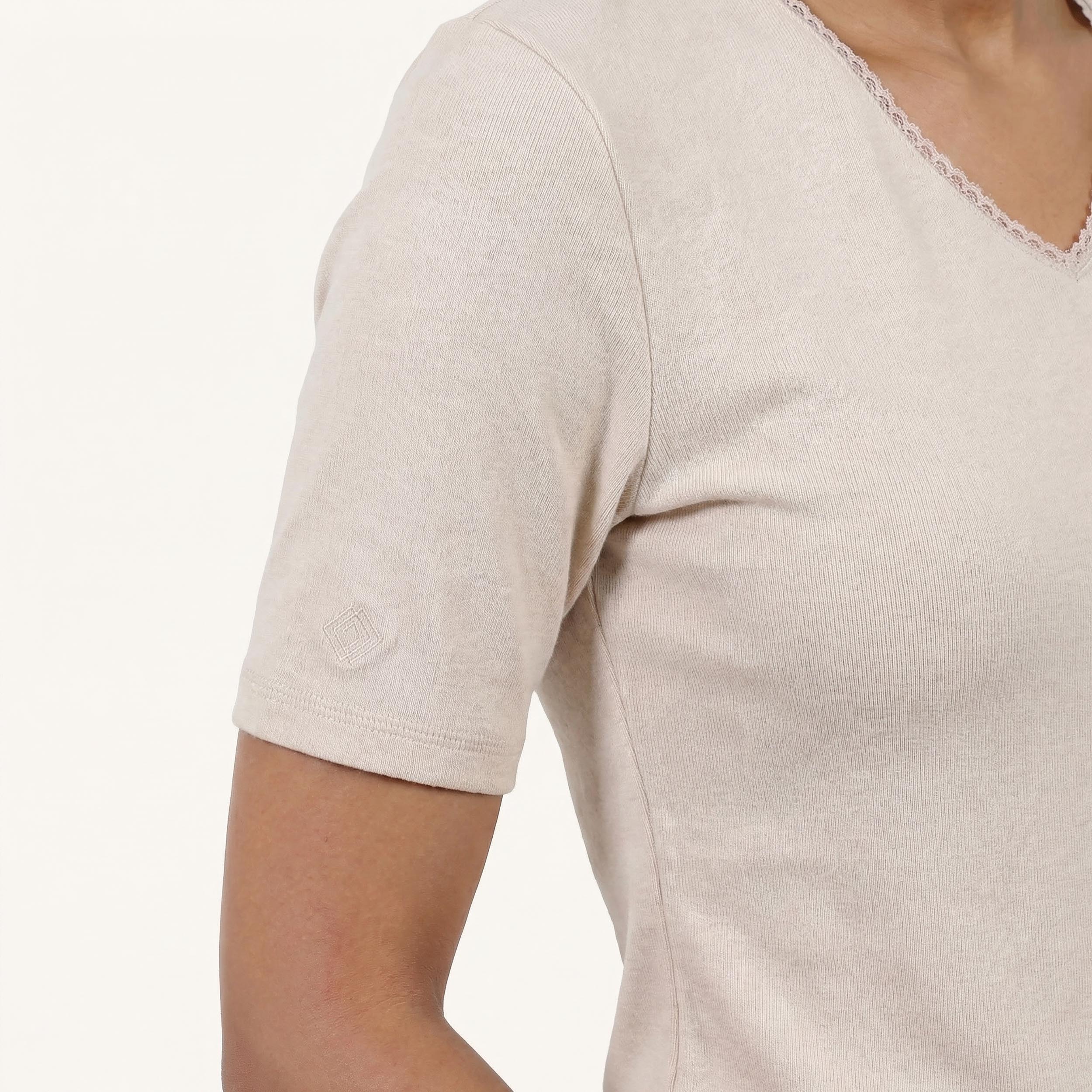 isotoner-t-shirt-manches-courtes-femme-beige-chin-col-v image 4