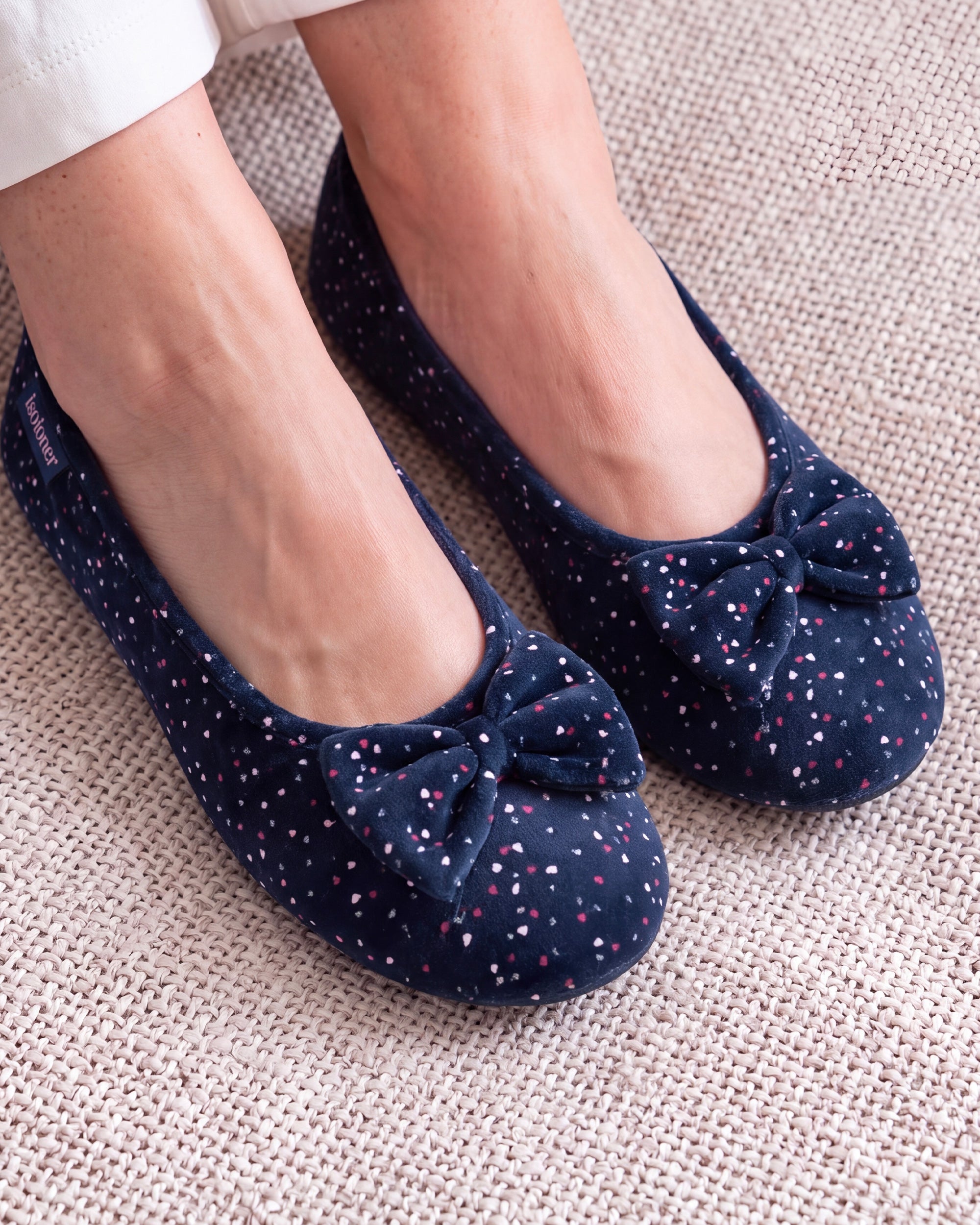 isotoner-chaussons-ballerines-femme-marine-pois-m-moire-de-forme image 2