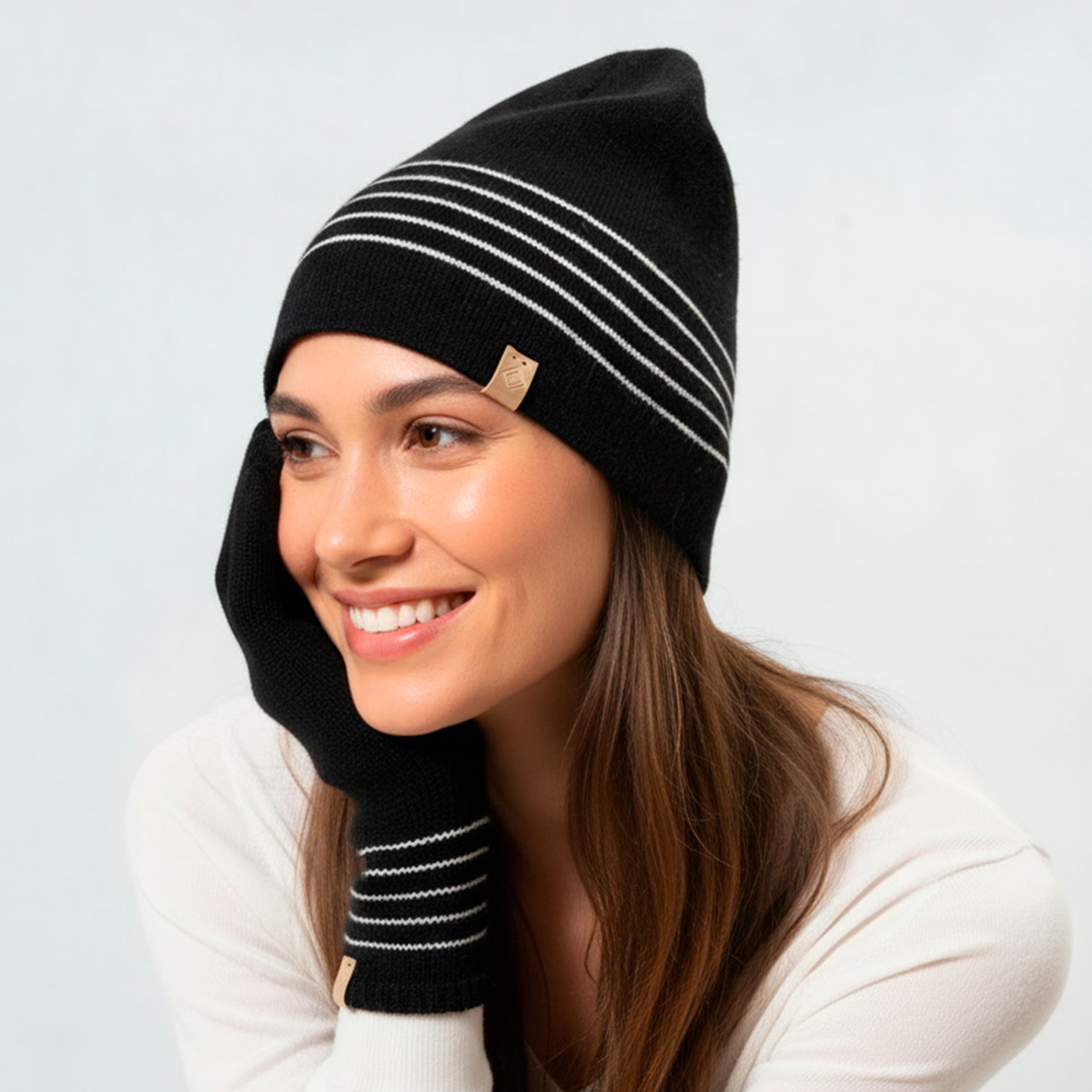isotoner-bonnet-femme-ultra-doux-noir-rayures image 2
