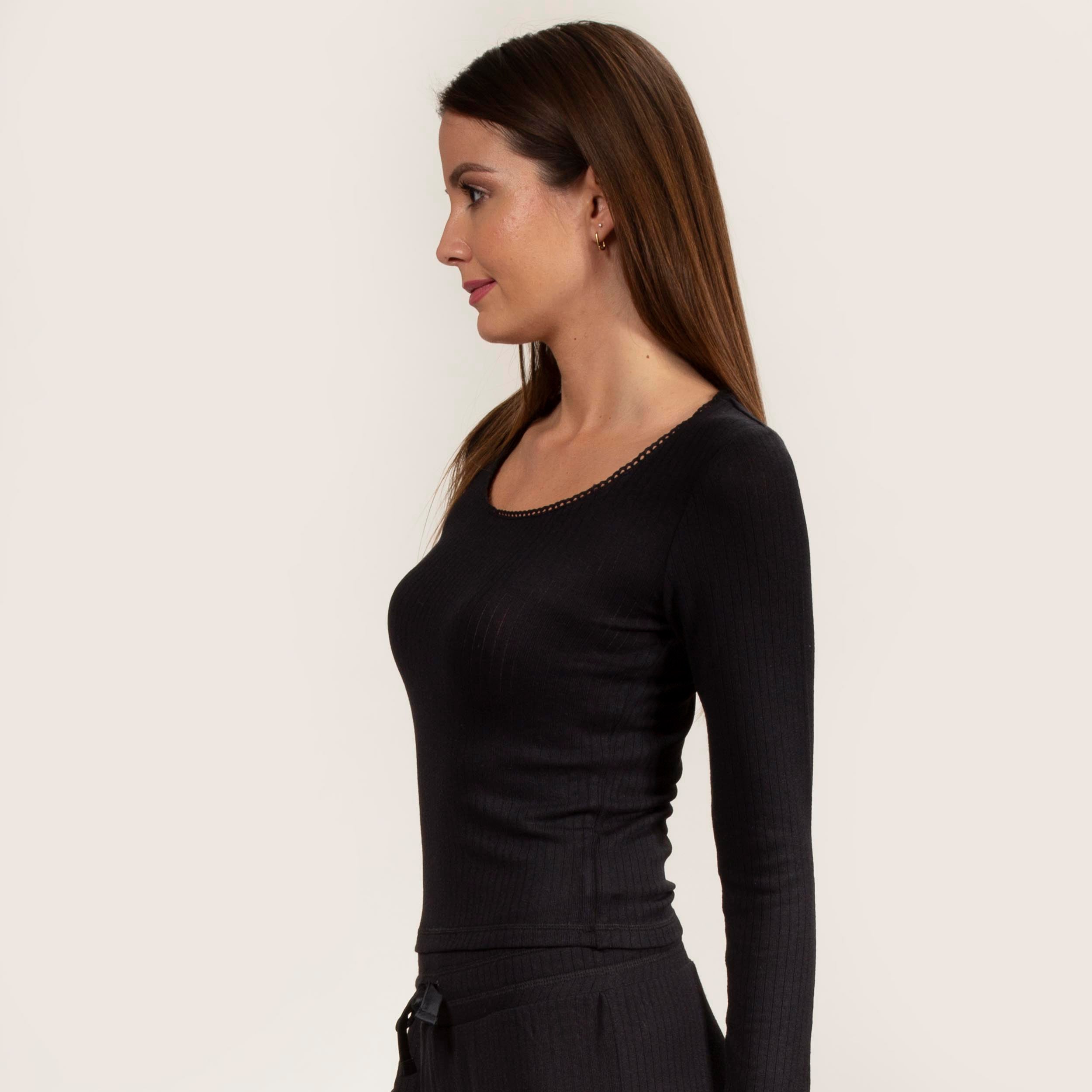 isotoner-t-shirt-col-carr-femme-noir image 4