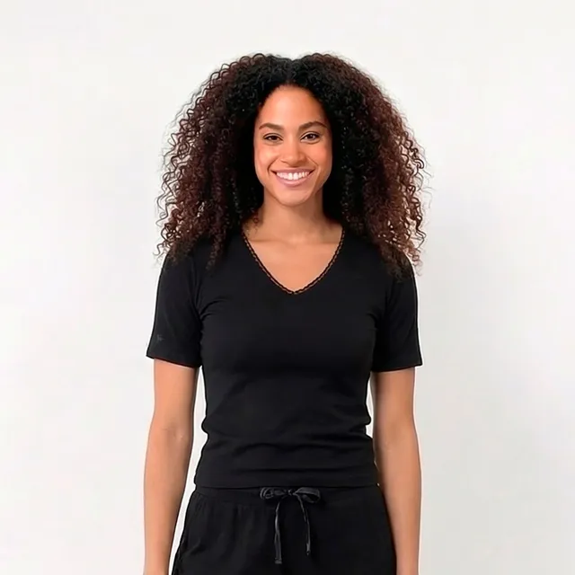 isotoner-t-shirt-manches-courtes-femme-noir-col-v-dentelle image 1