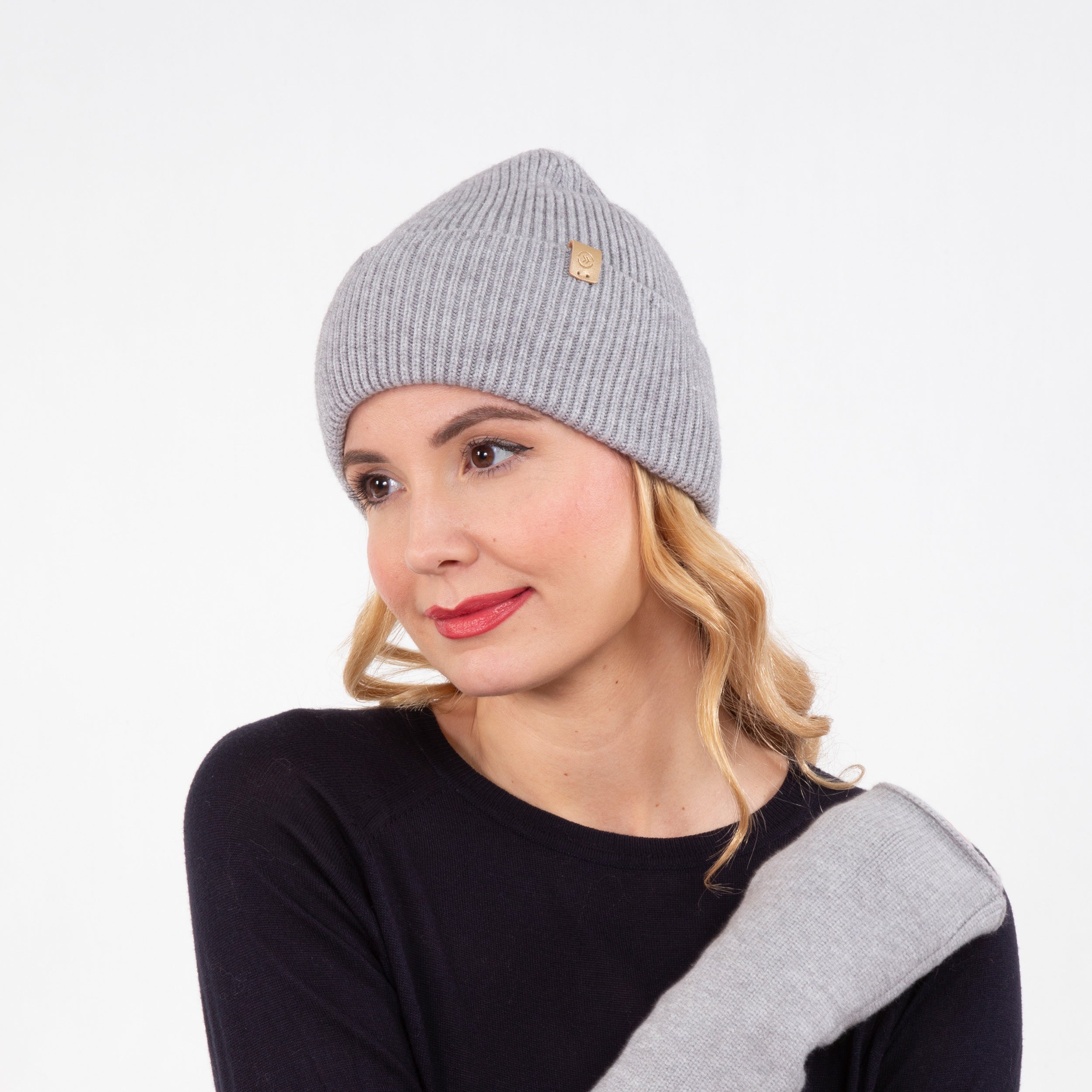 isotoner-bonnet-femme-ultra-doux-gris image 2