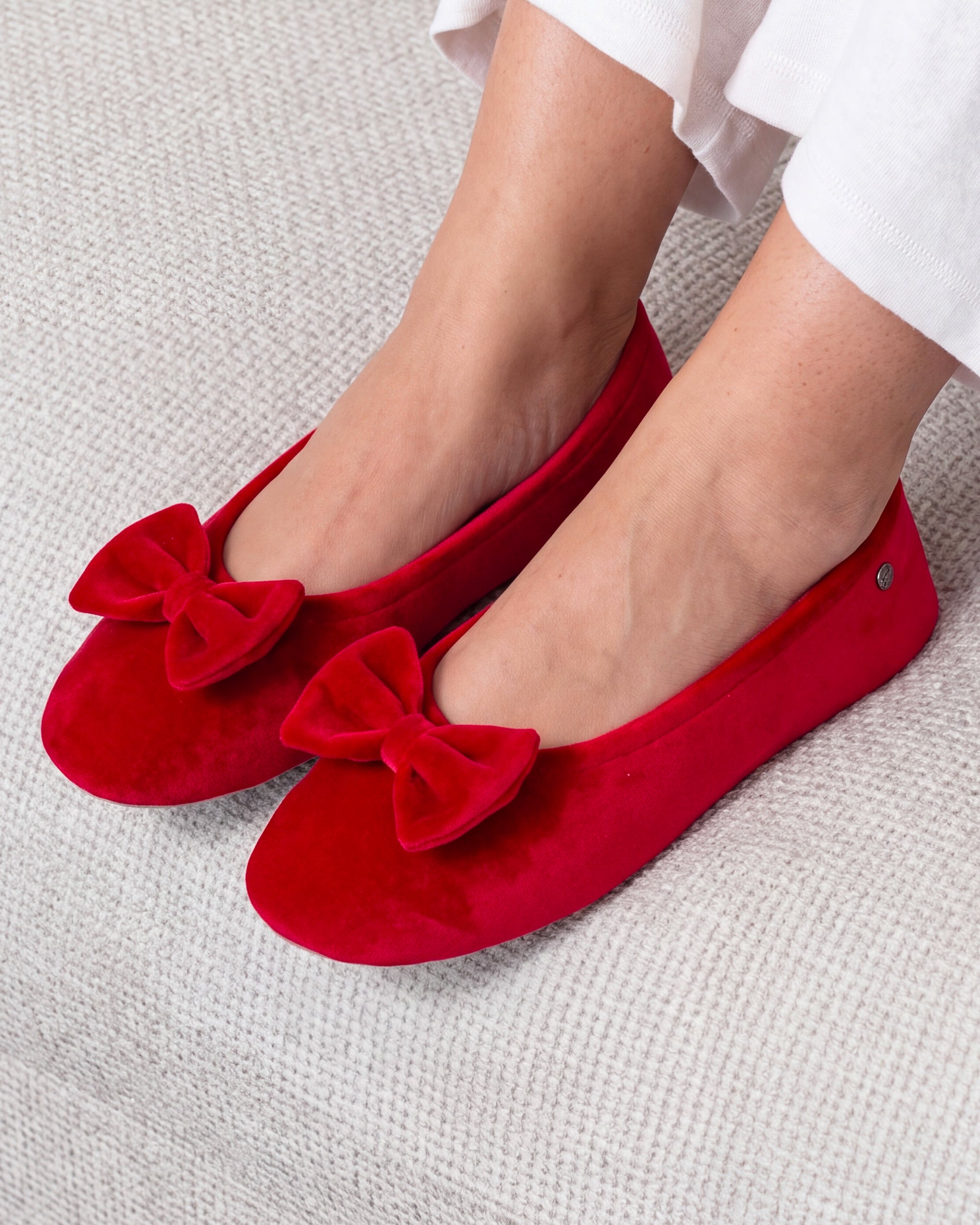 isotoner-chaussons-ballerines-femme-grand-n-ud-rouge image 2