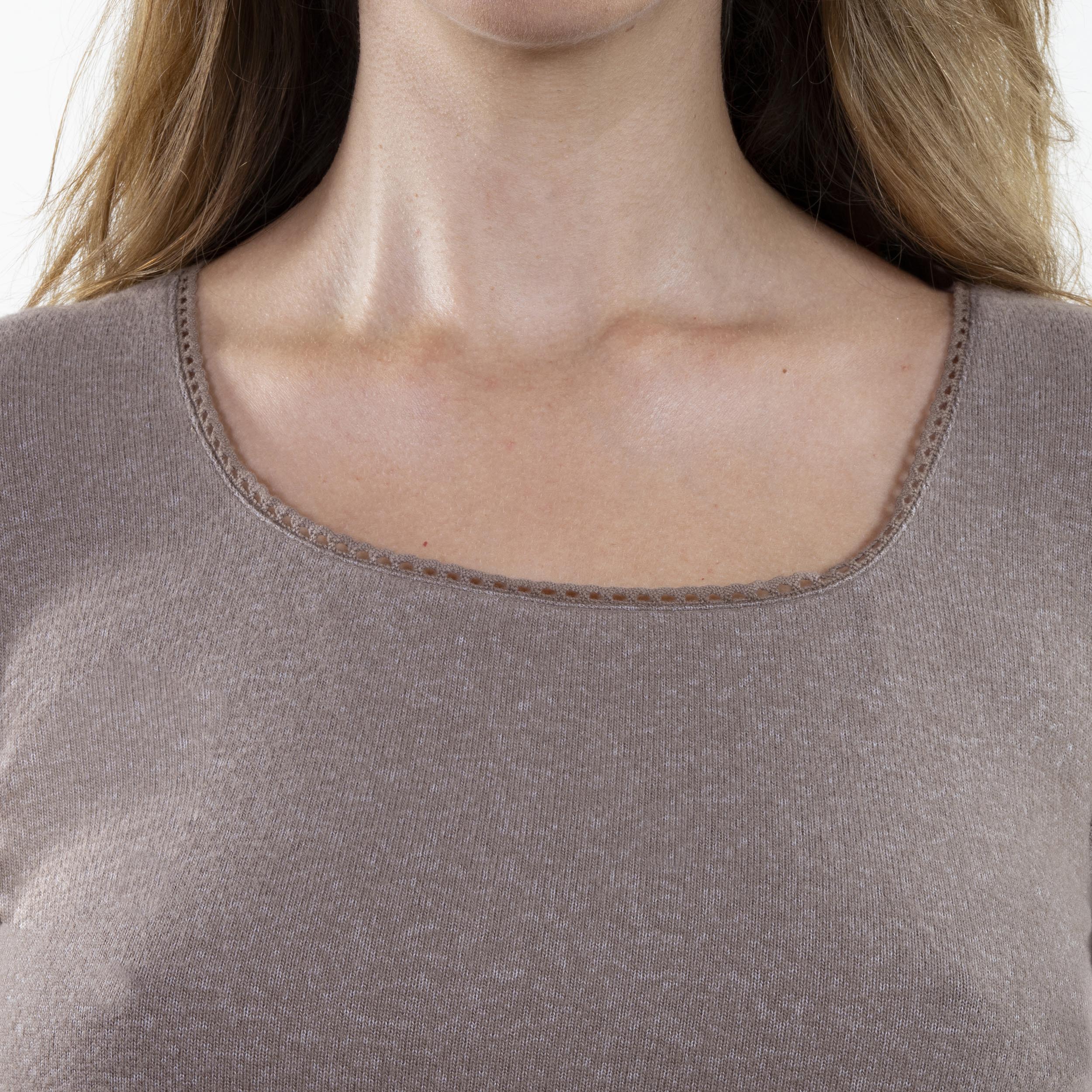 isotoner-t-shirt-col-carr-femme-taupe-chin image 2