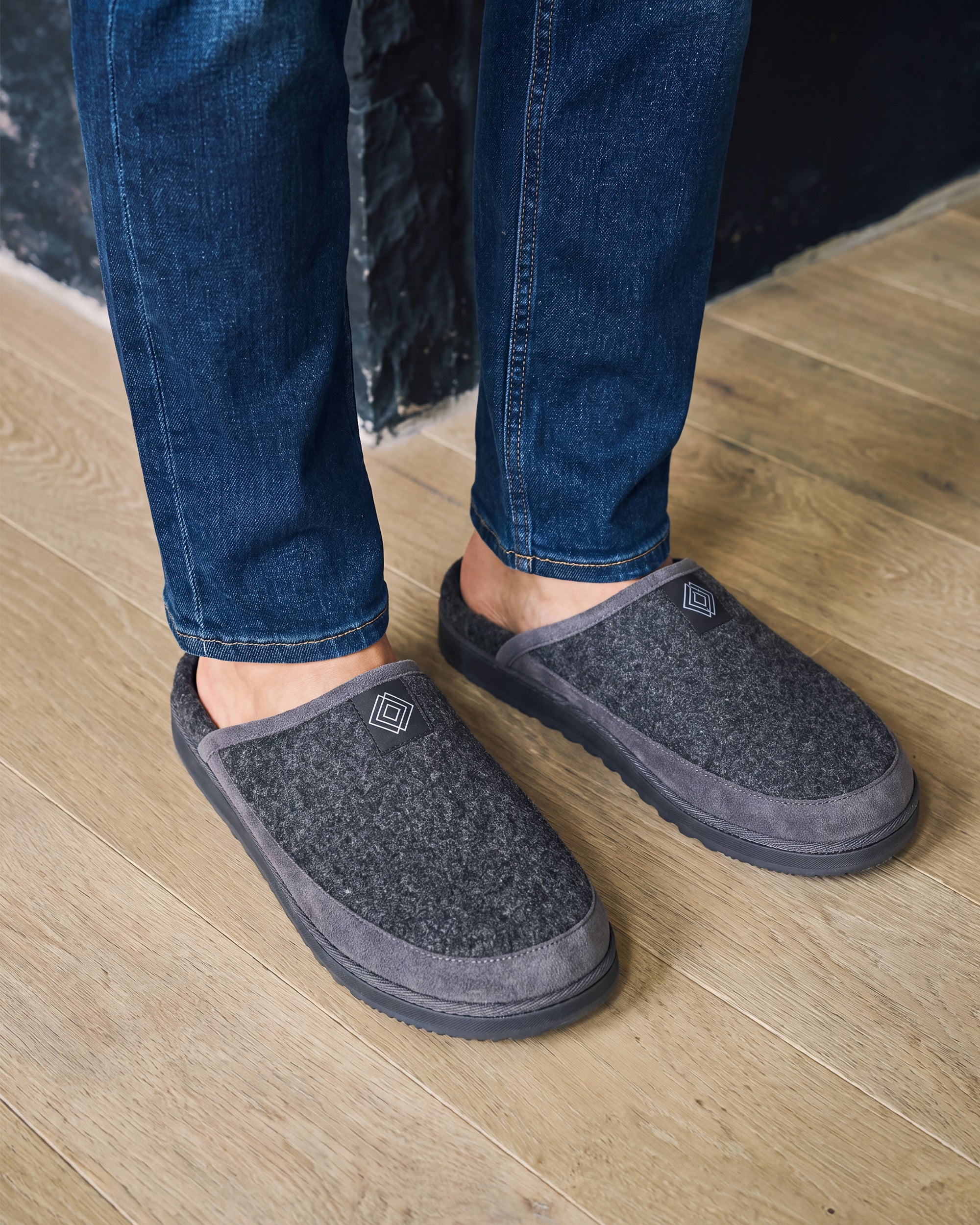 isotoner-chaussons-mules-homme-gris-semelle-crant-e image 2