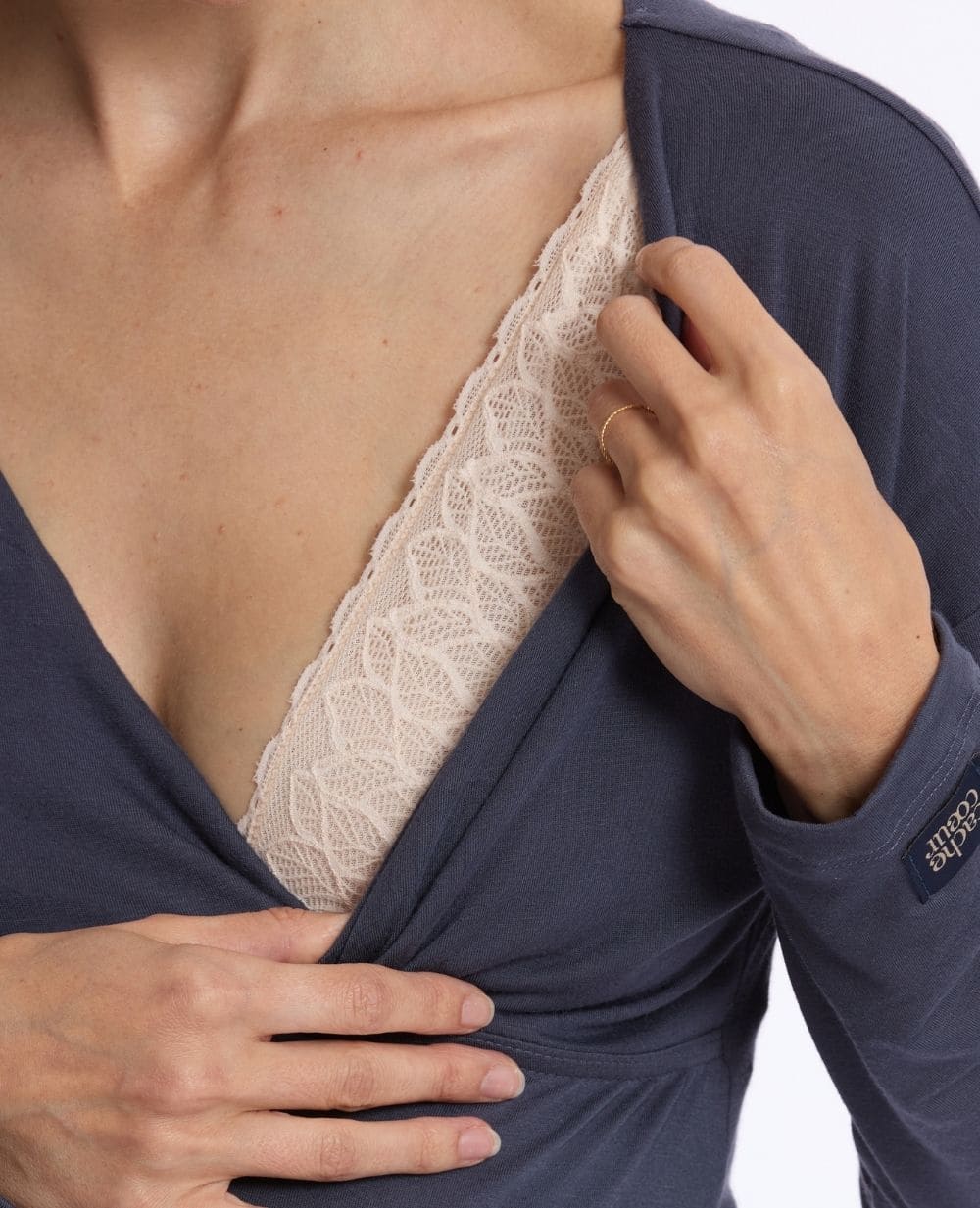 cache-c-ur-t-shirt-grossesse-et-allaitement-louna-manches-longues-bleu-nuit image 5