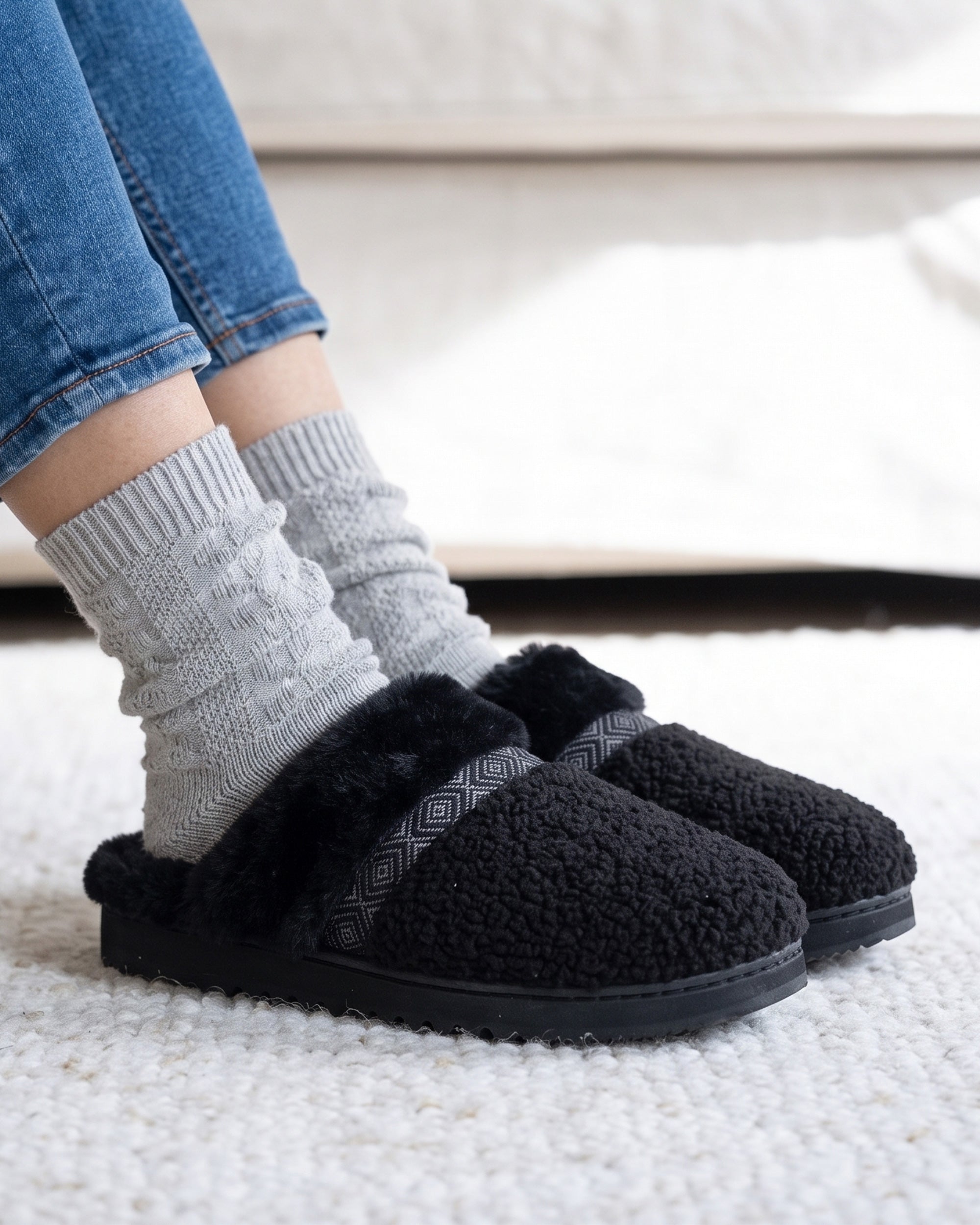 isotoner-chaussons-mules-crant-es-femme-noir image 2