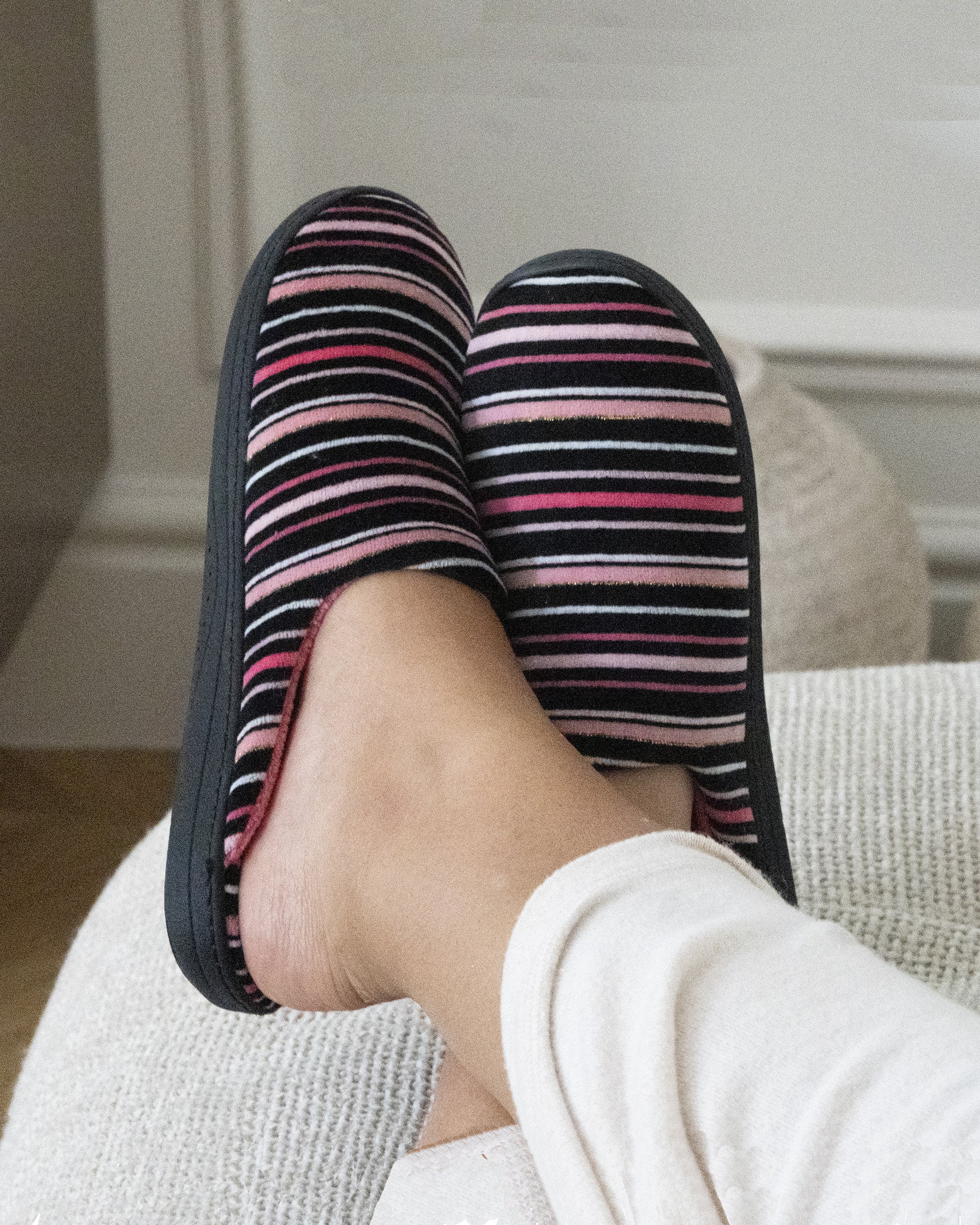 isotoner-chaussons-mules-femme-rayures-roses image 2