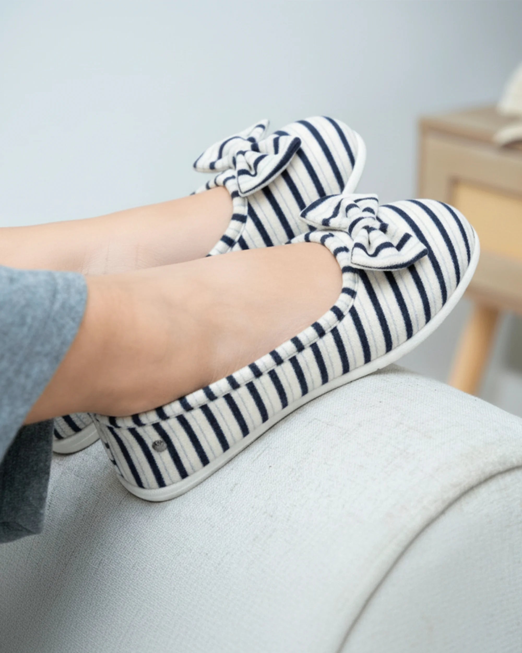 isotoner-chaussons-ballerines-femme-rayures-bleues-2 image 2