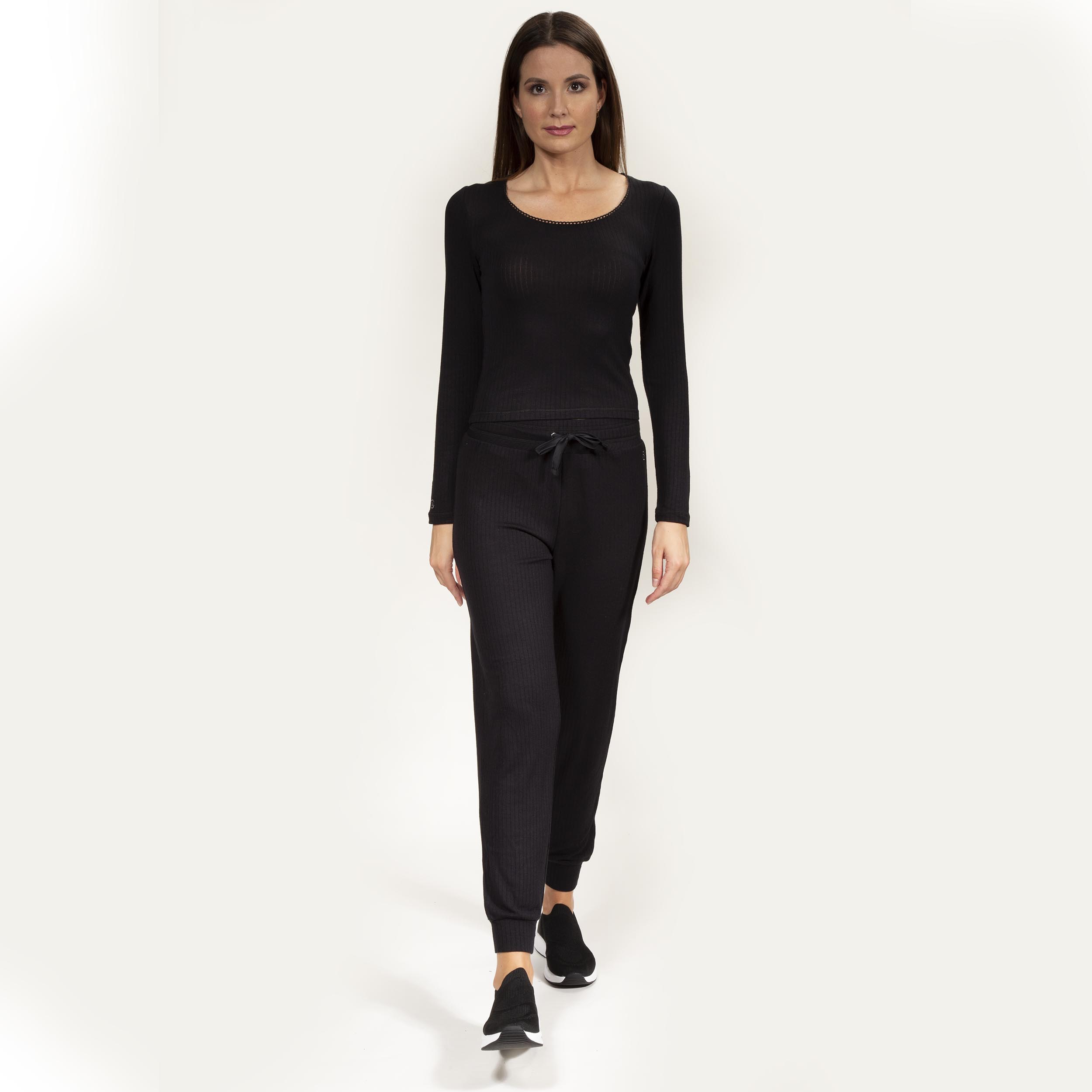 isotoner-t-shirt-col-carr-femme-noir image 3