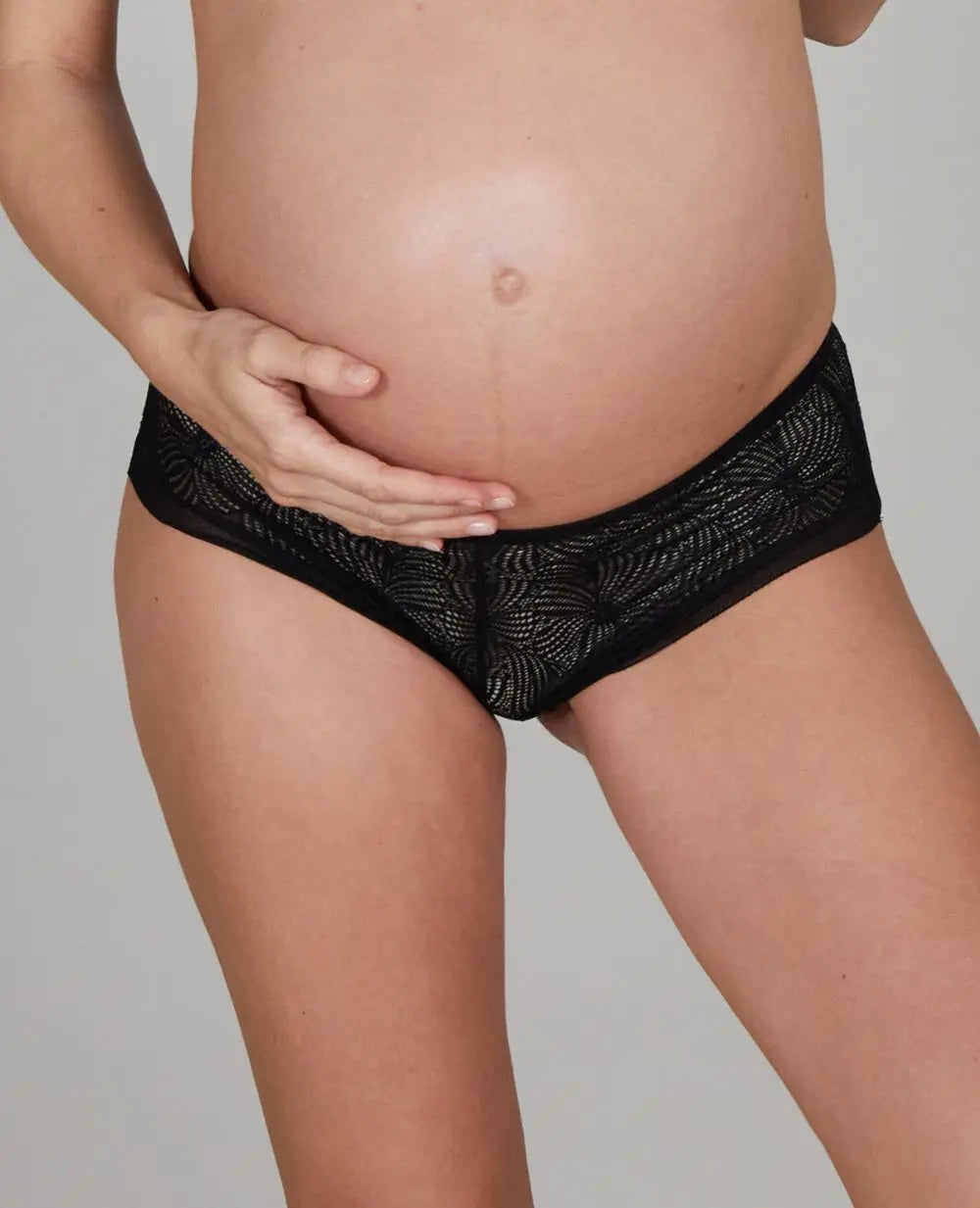 cache-c-ur-dahlia-shorty-de-grossesse-noir-en-dentelle image 4
