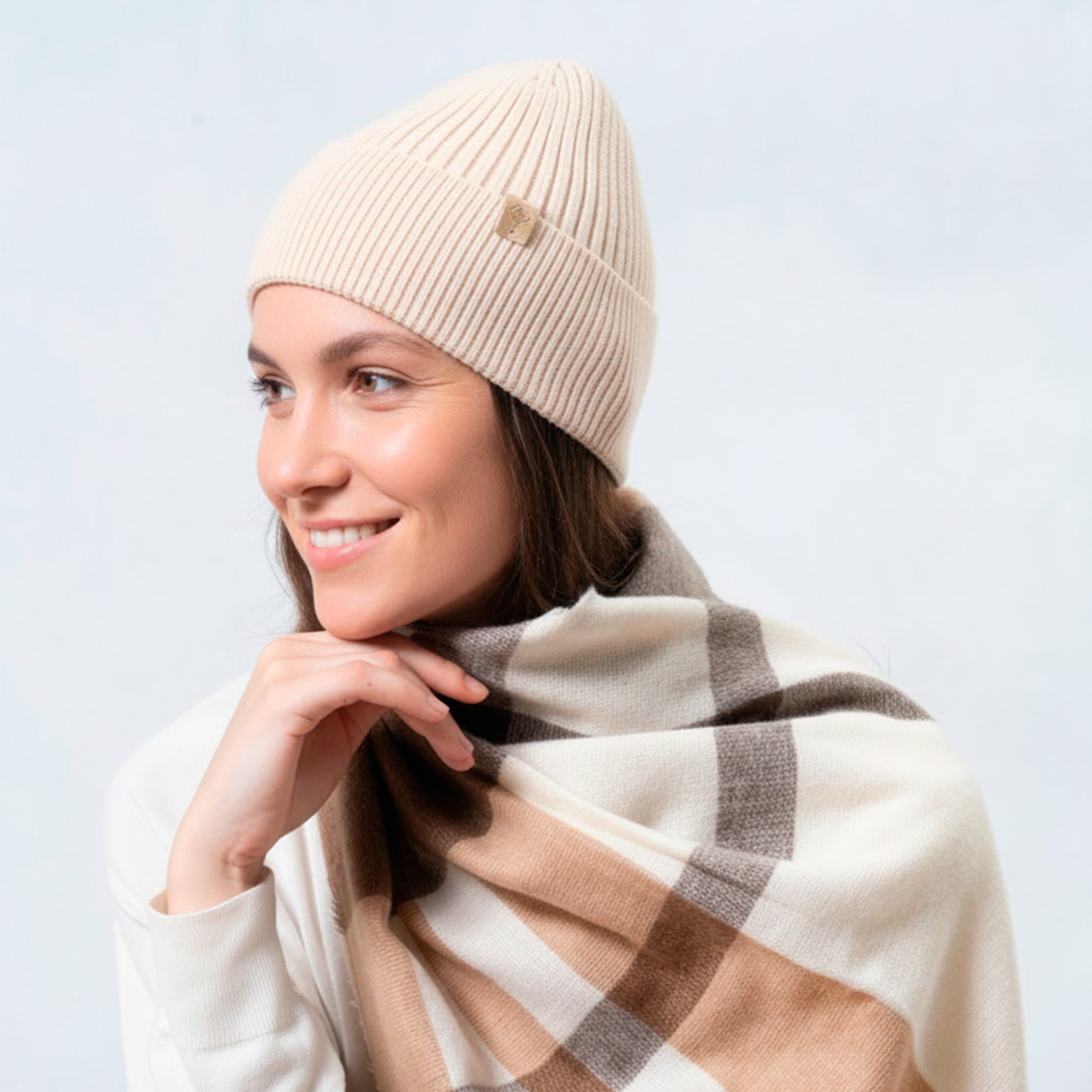 isotoner-bonnet-maille-ultra-doux-beige-femme image 2