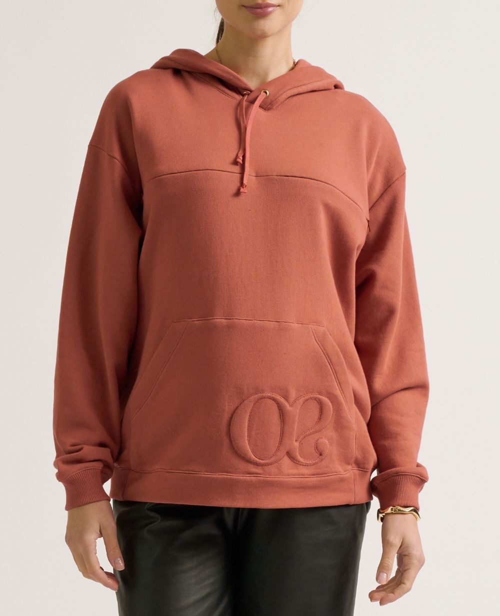 cache-c-ur-boston-hoodie-de-grossesse-et-allaitement-terracotta image 3