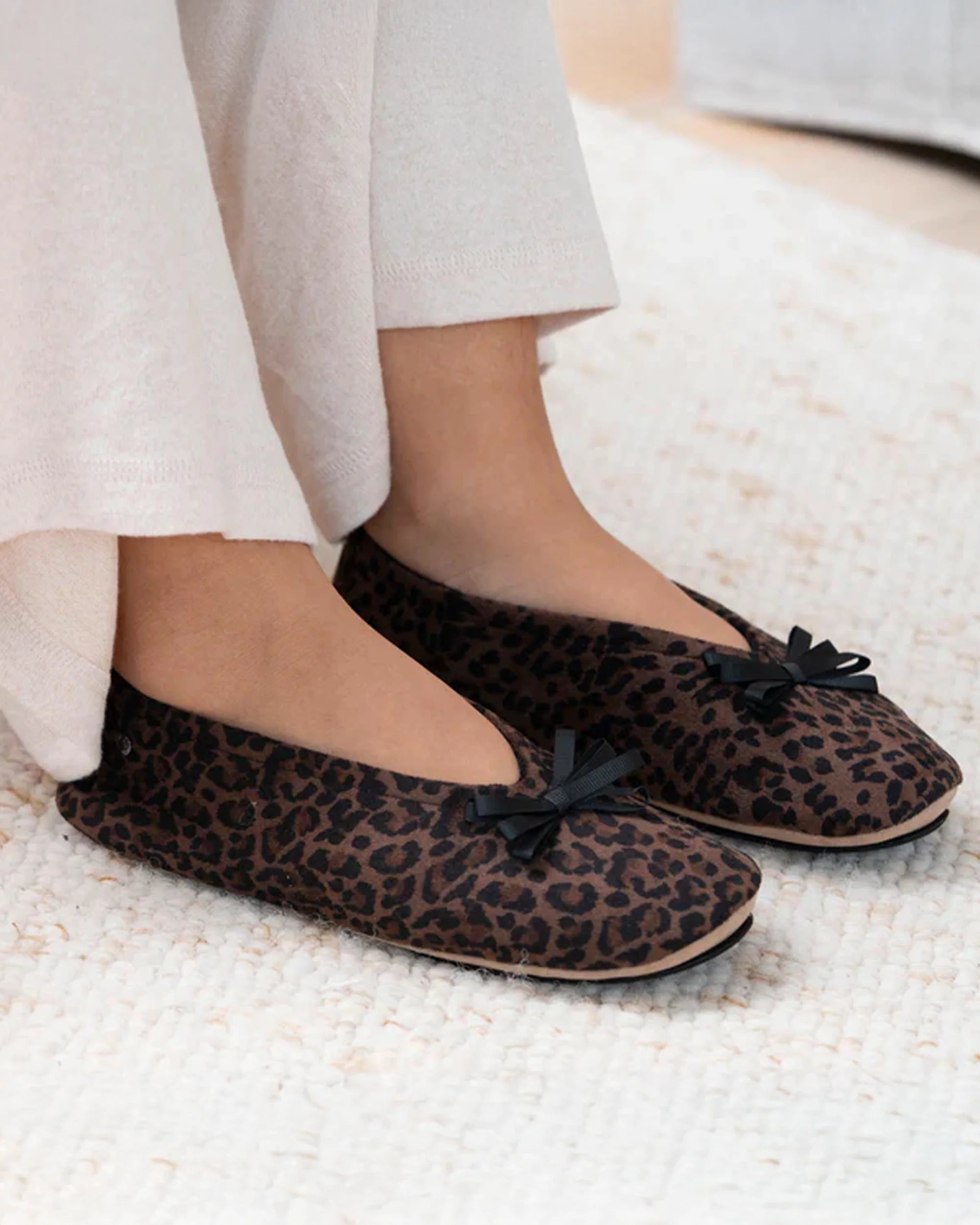 isotoner-chaussons-ballerines-femme-l-opard-premium image 2