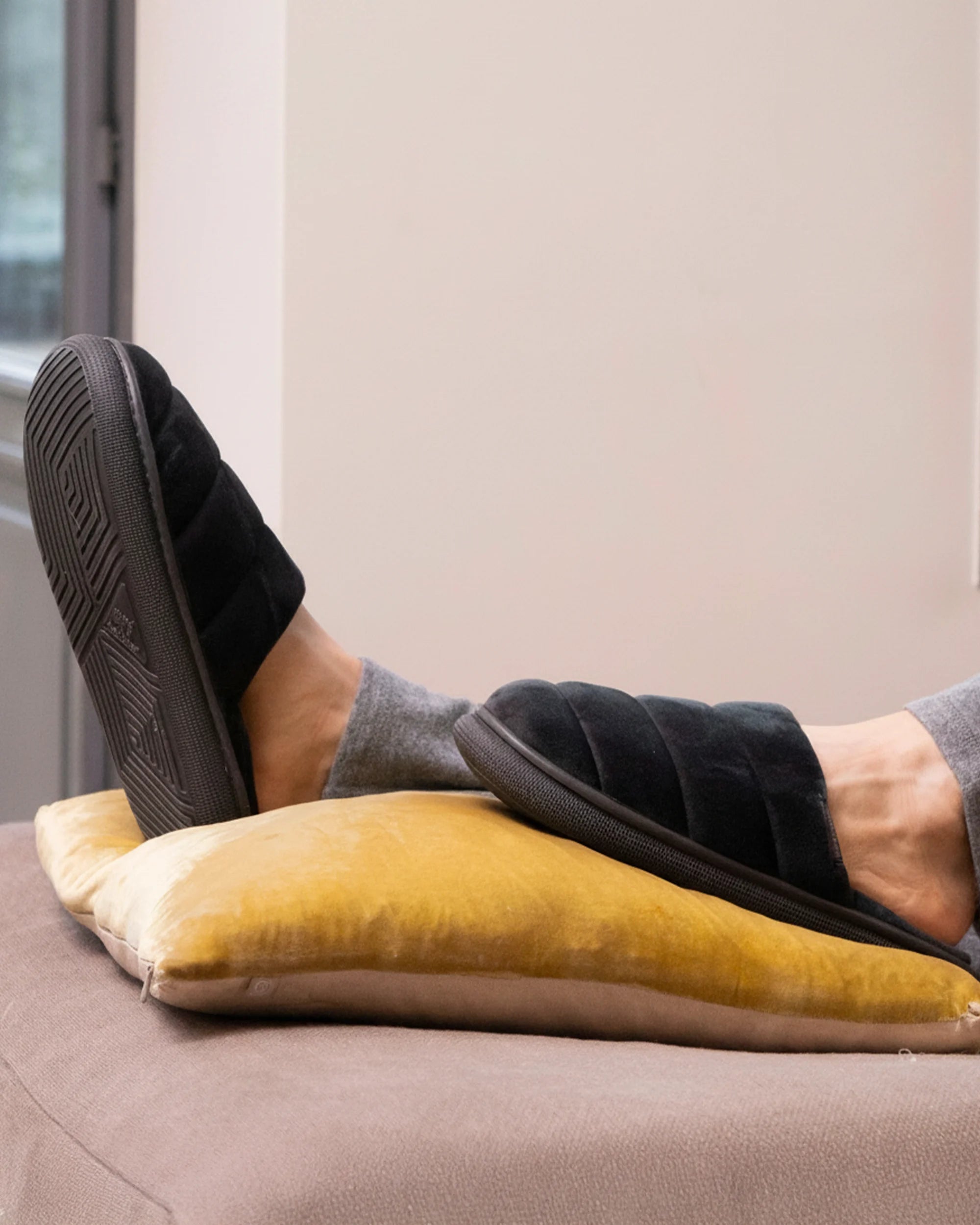 isotoner-chaussons-mules-homme-bloup-gris-velours-confort image 2