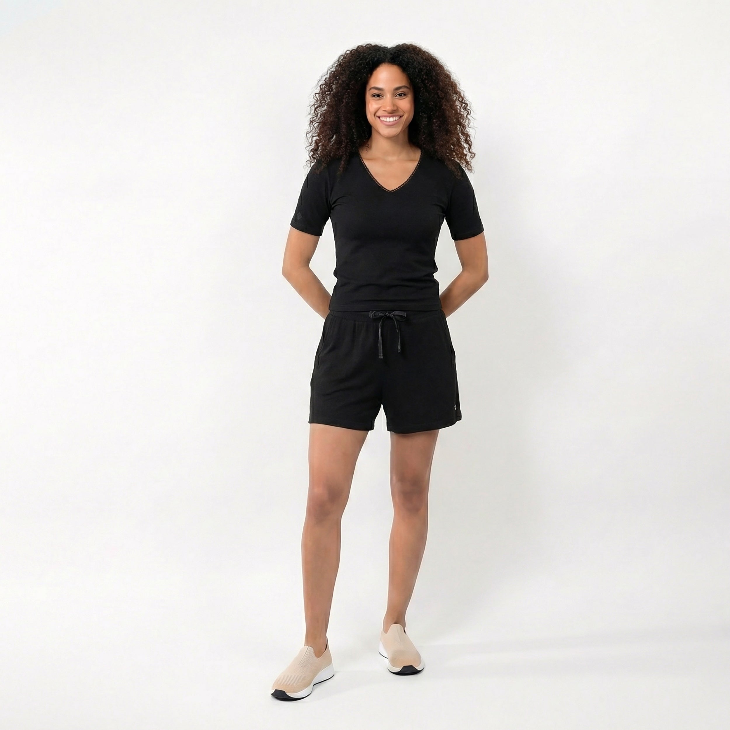 isotoner-short-femme-noir-viscose-ecovero-broderies image 3