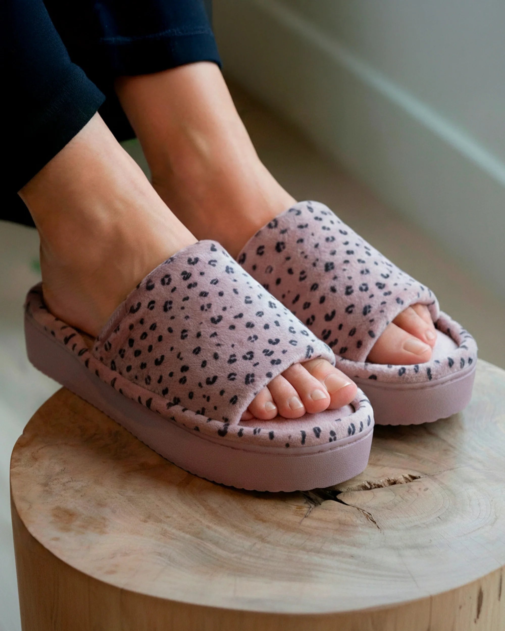 isotoner-chaussons-sandales-plateforme-femme-l-opard-rose image 2