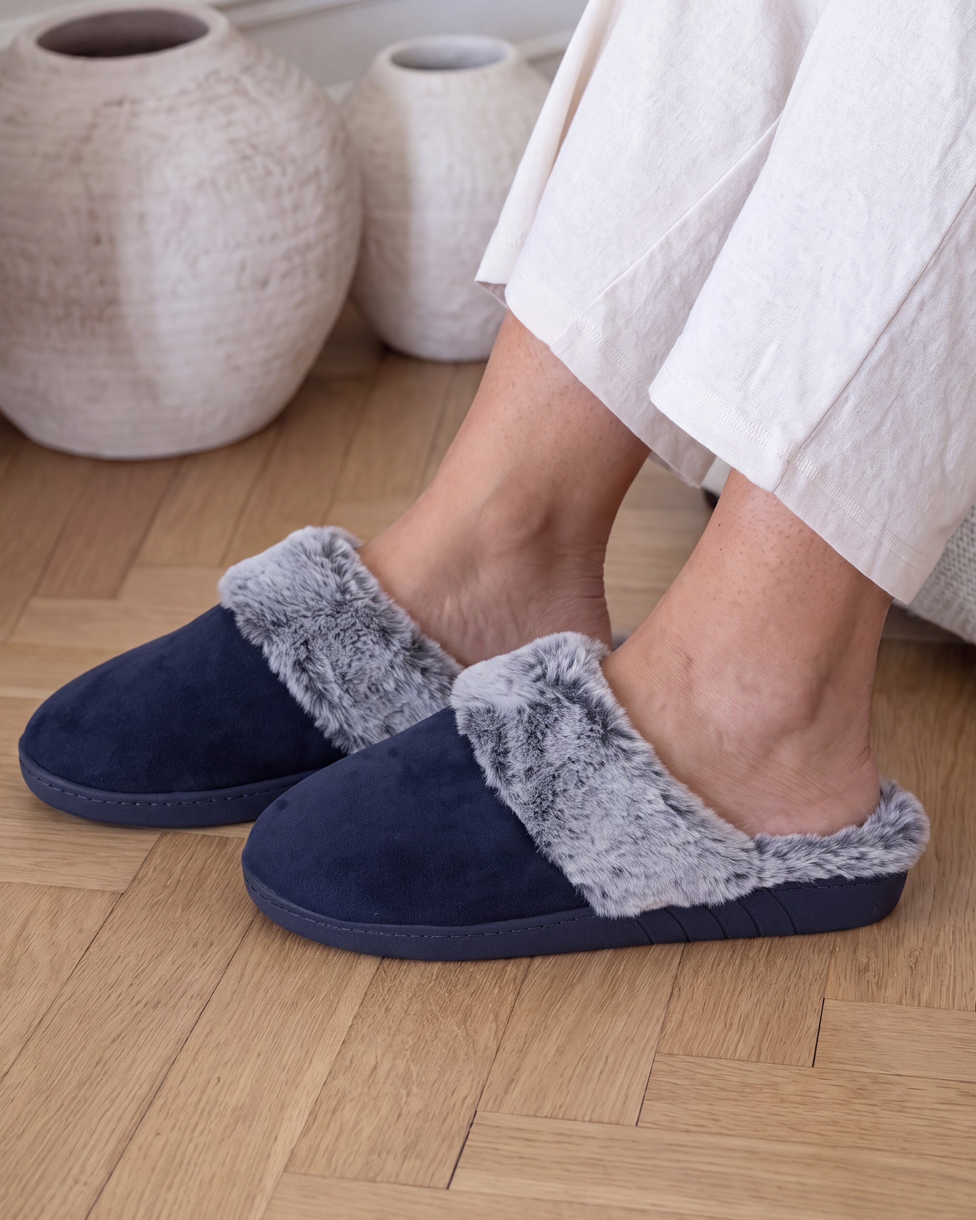isotoner-chaussons-mules-femme-bord-fourr-marine image 2