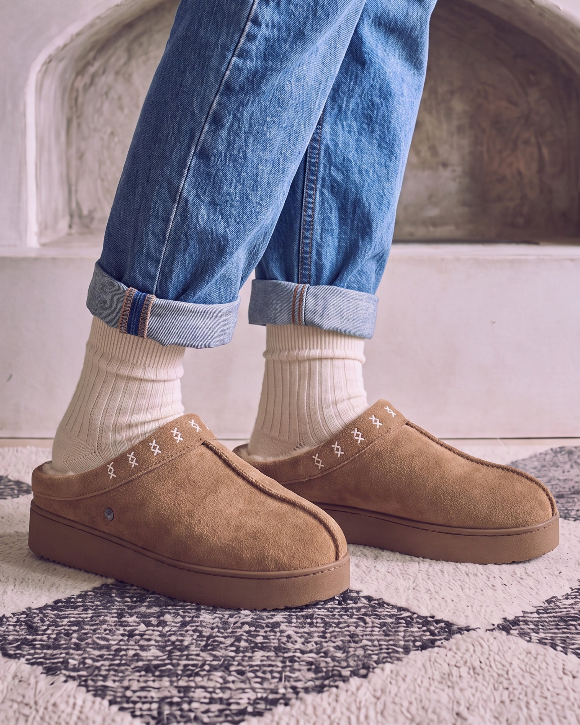 isotoner-chaussons-mules-femme-camel-en-cuir image 2