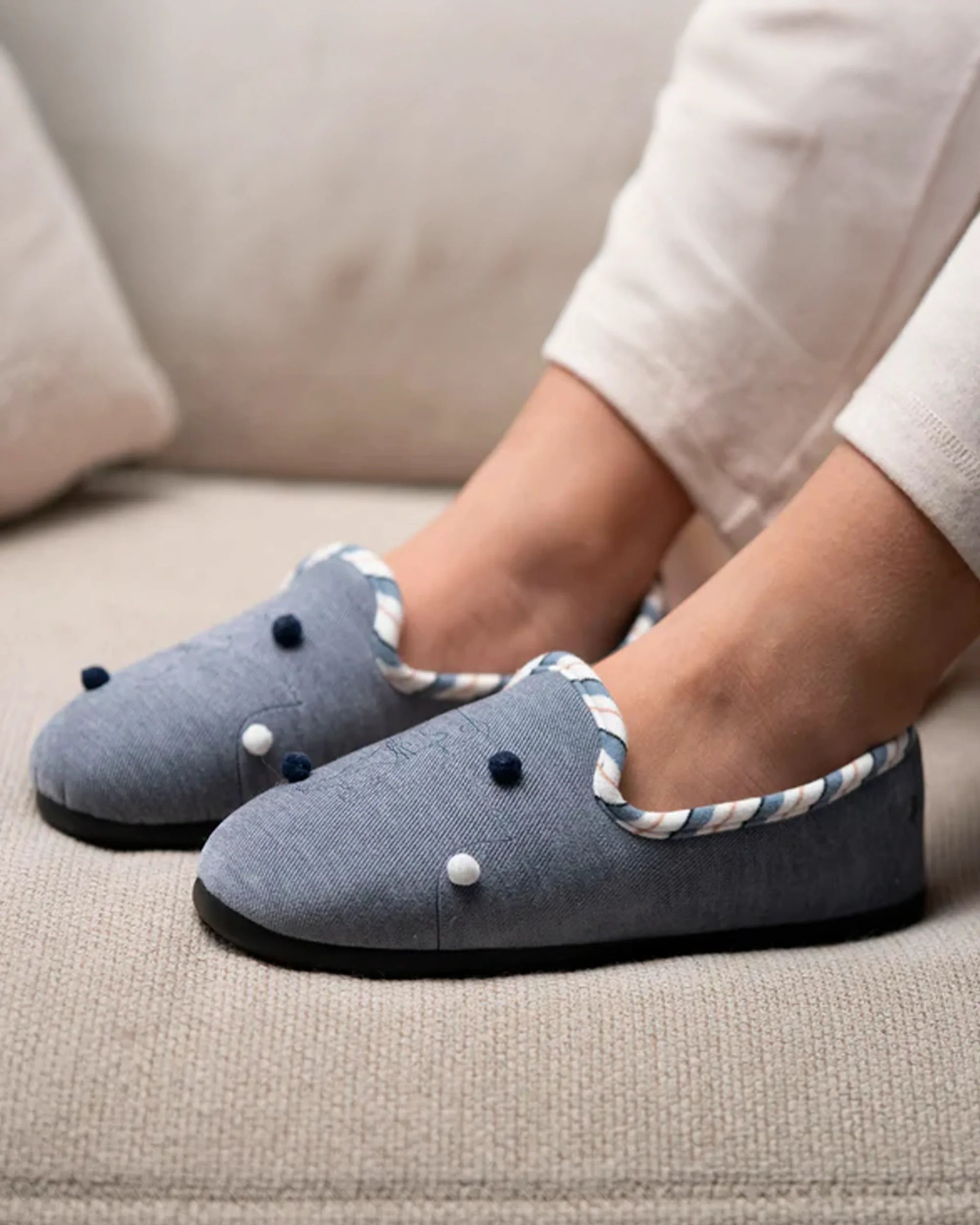 isotoner-chaussons-slippers-femme-bleu-denim-chat image 2