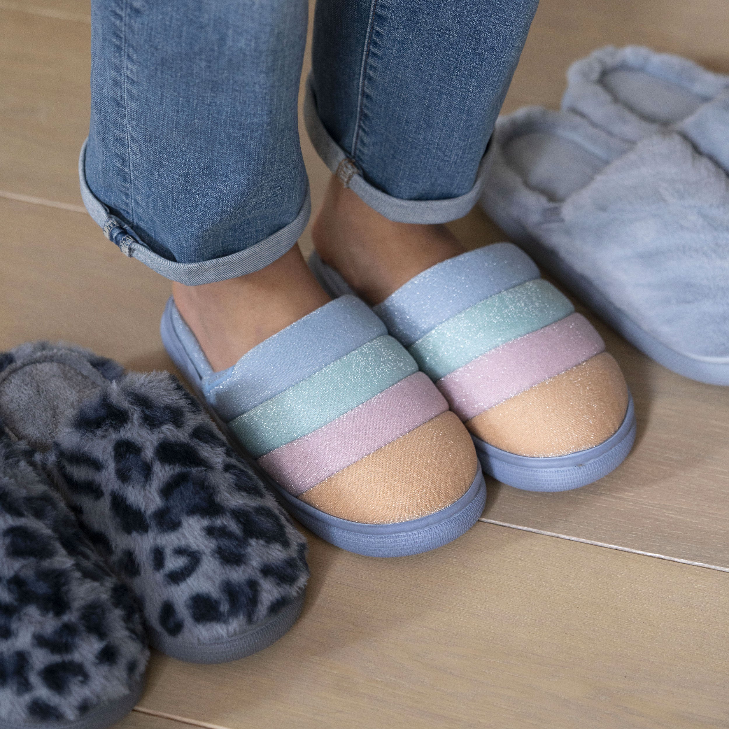 isotoner-chaussons-mules-femme-bloup-arc-en-ciel image 2