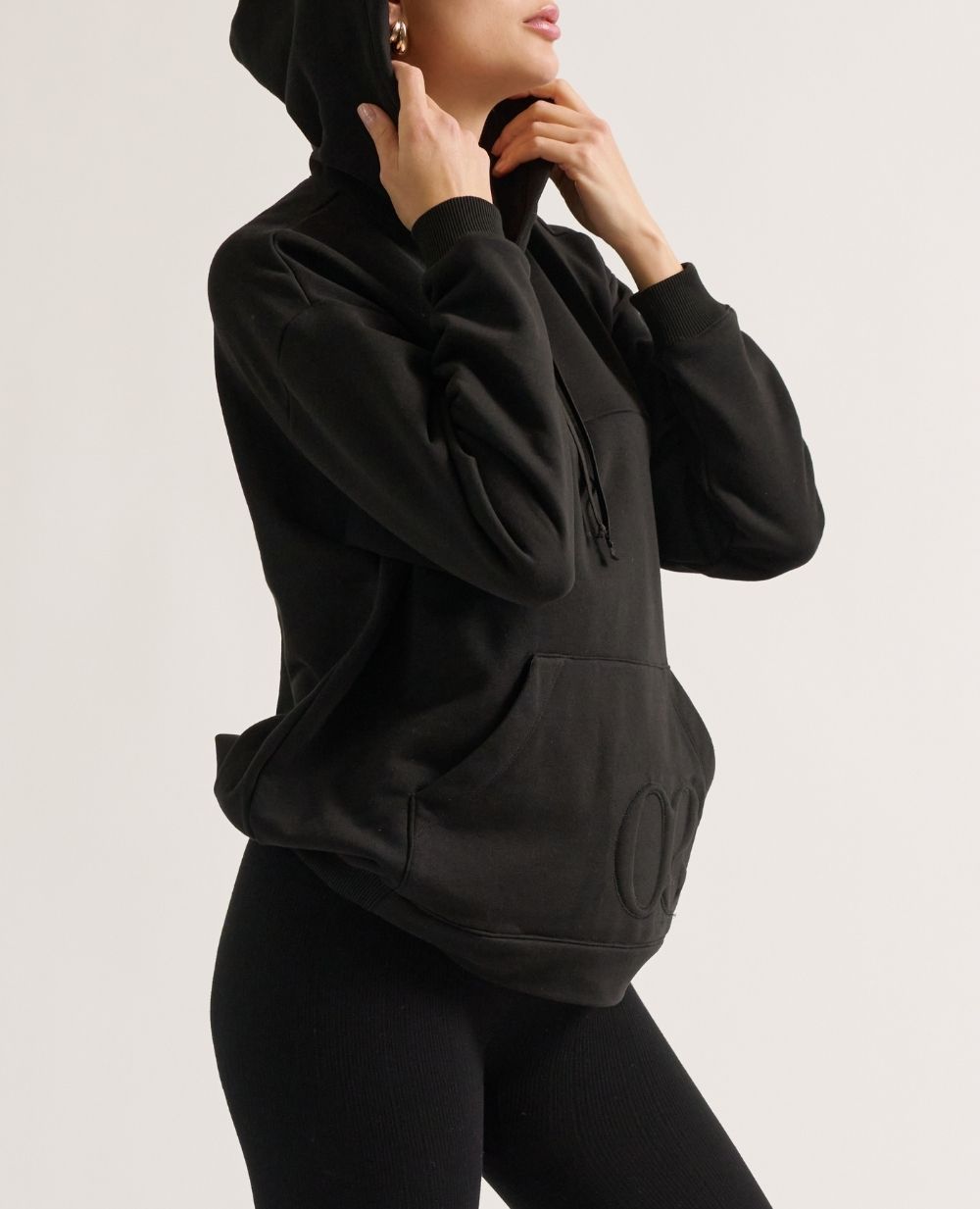 cache-c-ur-boston-hoodie-de-grossesse-et-allaitement-noir image 2