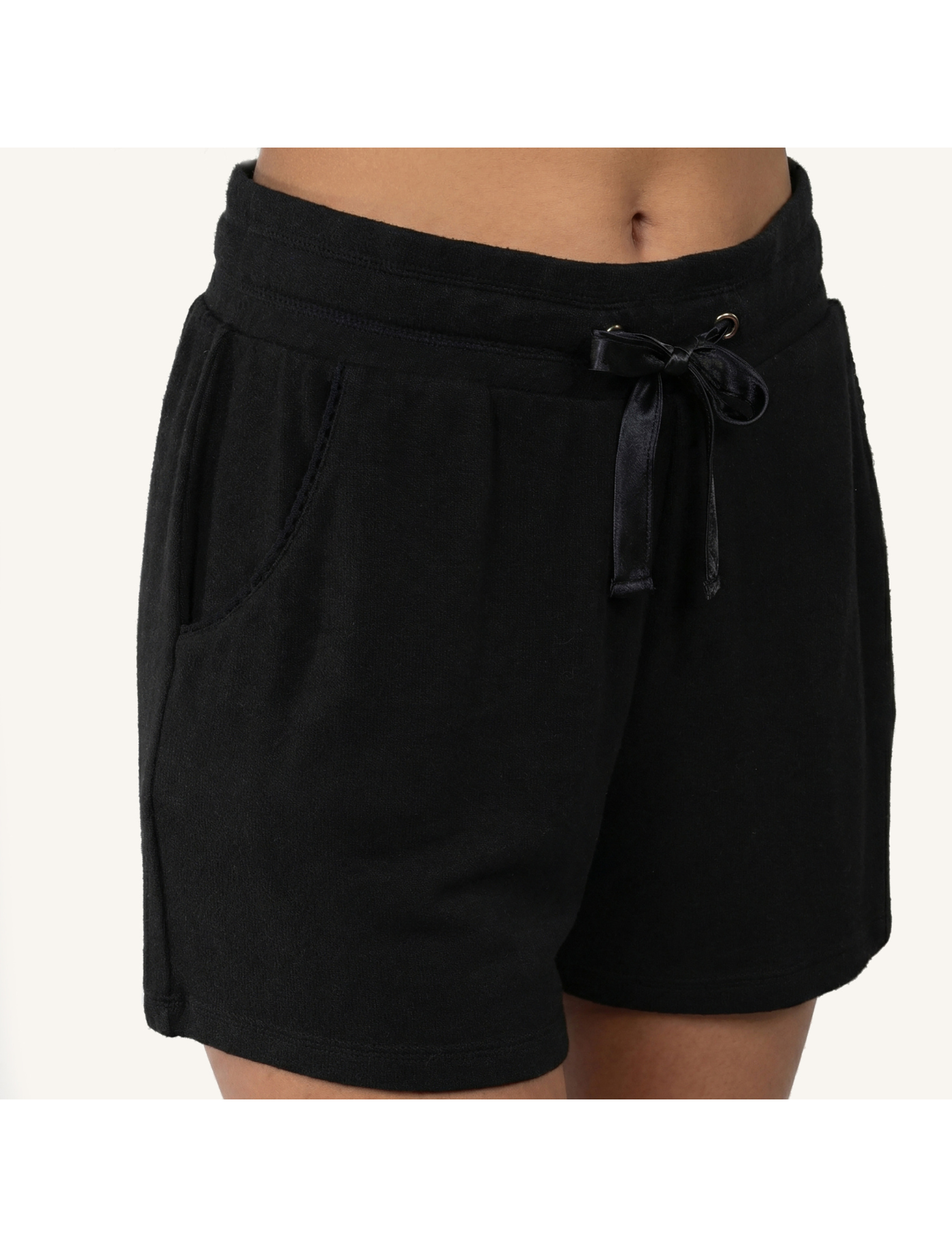 isotoner-short-femme-noir-viscose-ecovero-broderies image 6