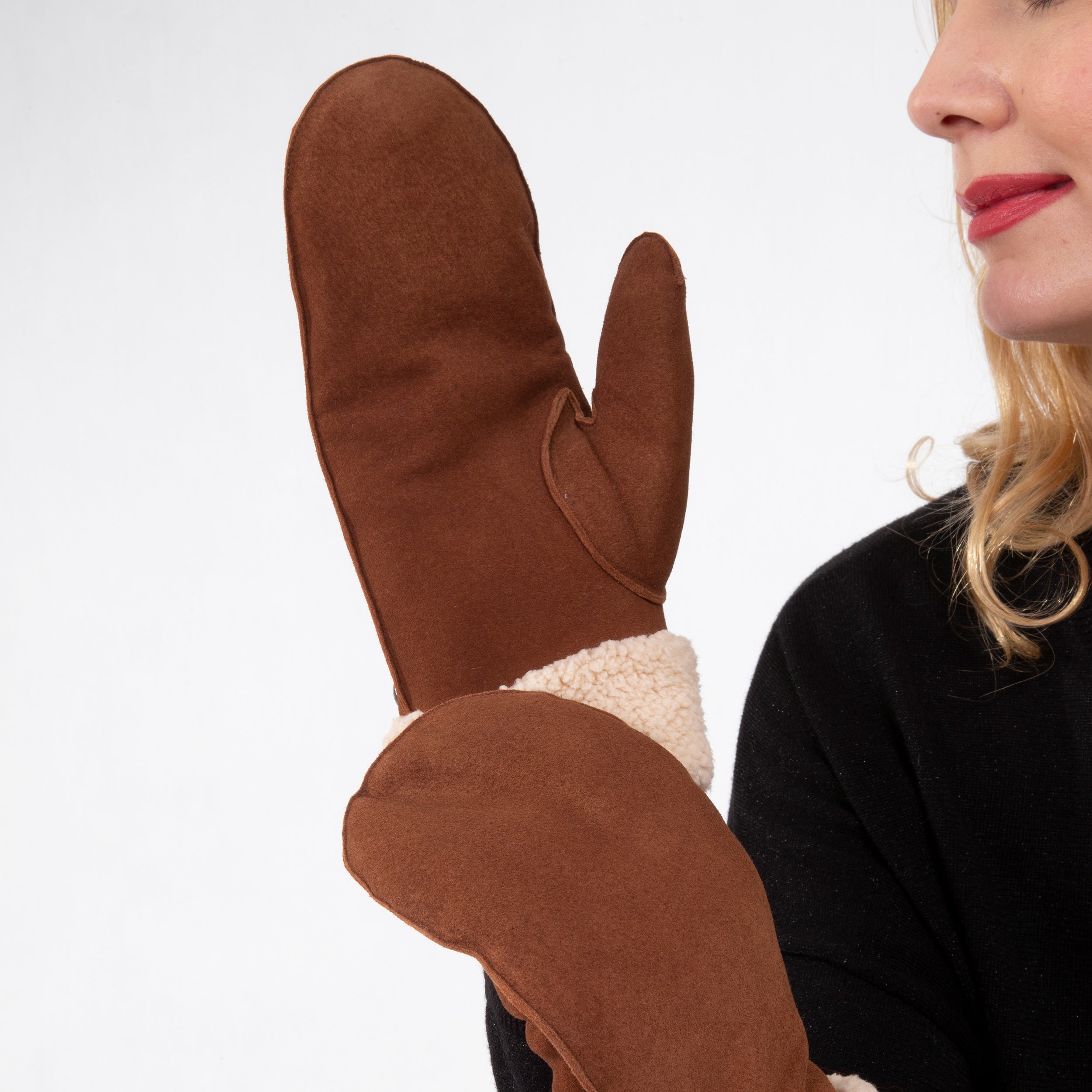 isotoner-moufles-femme-cuir-imitation-fourrure-cognac image 2