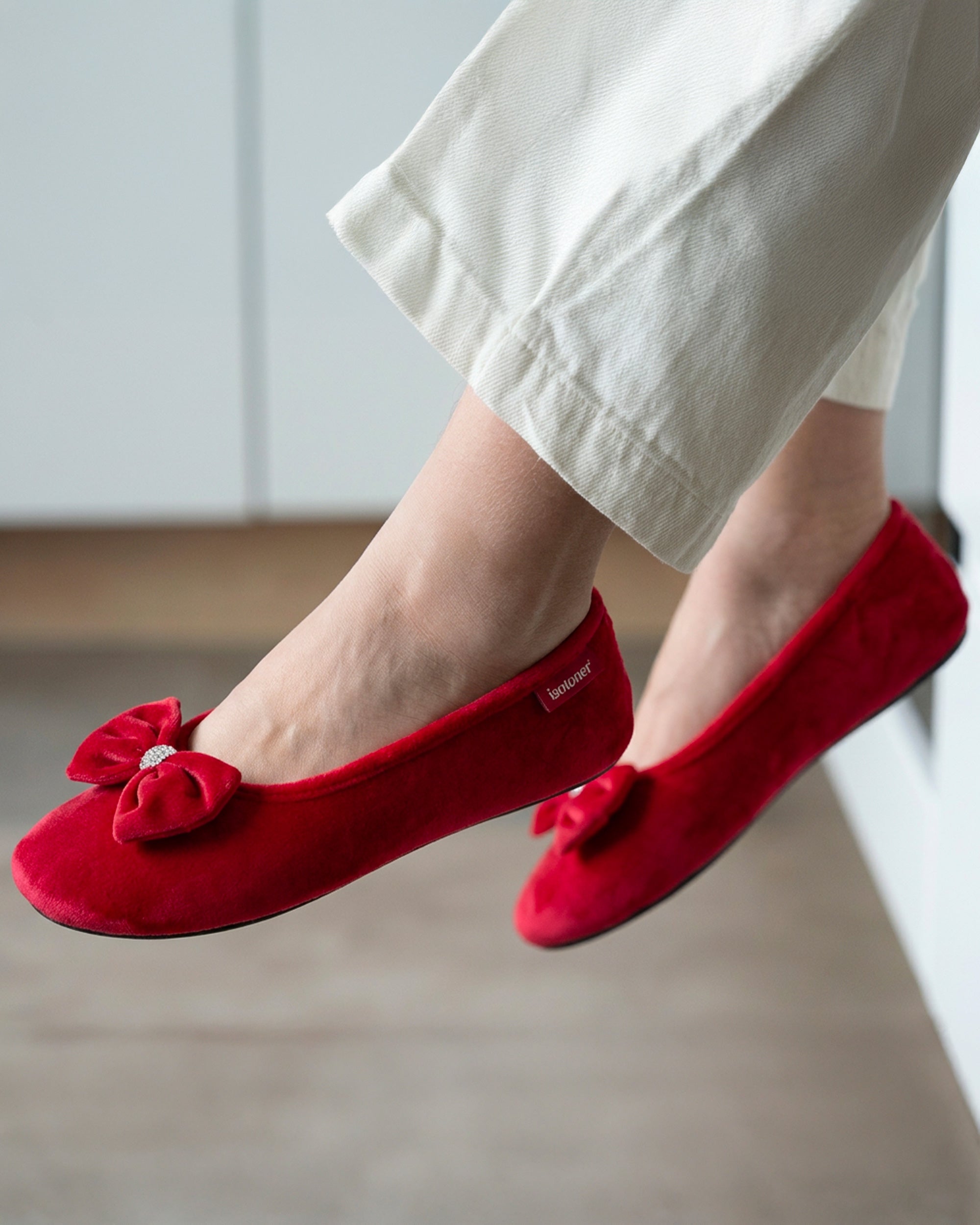 isotoner-chaussons-ballerines-femme-rouge-m-moire-de-forme image 2